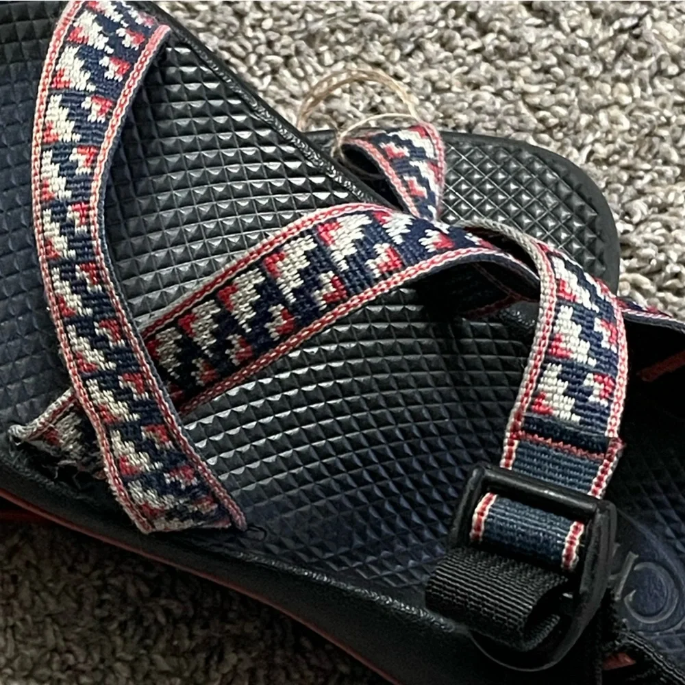 Chaco sandals Girls Size 4‎ Z/Cloud Aztec Pattern Outdoor Hiking Athletic shoes